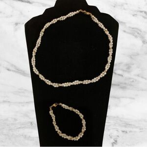 Buy one get one 50% off 
Necklace and bracelet set with Twisted Design